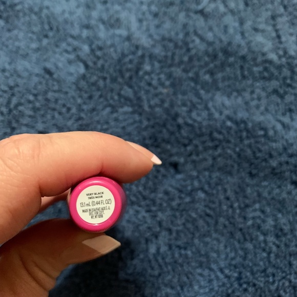 CoverGIRL - Picture 3 of 3